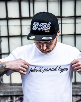 T-SHIRT „JAKOŚĆ PONAD HYPE.” – BIAŁY